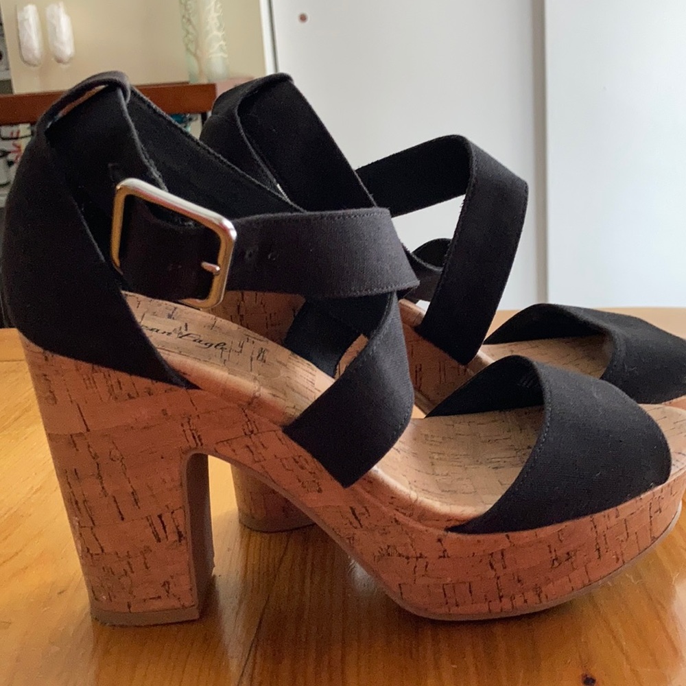 American eagle black size 7 wedges